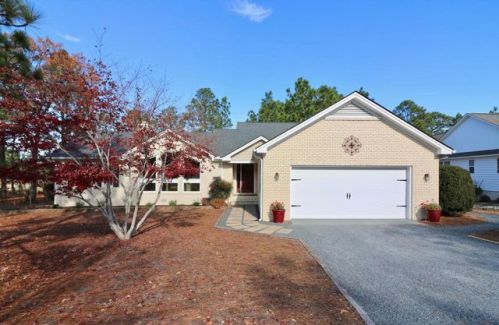 12 Pinebrook Dr, Pinehurst, NC 28374-6821