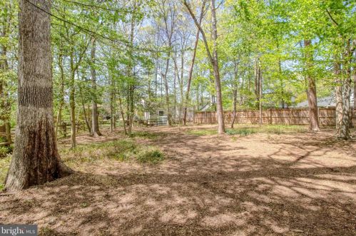 5502 Kings Park Dr, Springfield VA  22151-1106 exterior