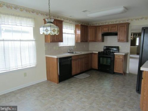 15 Brattleboro Rd, Auburn, NJ 08085-2515