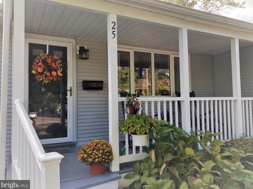 25 Surrey Dr, Trenton, NJ 08690-2325
