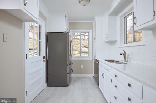 221 Dl Dr, Silver Spring MD 20910-1501 exterior