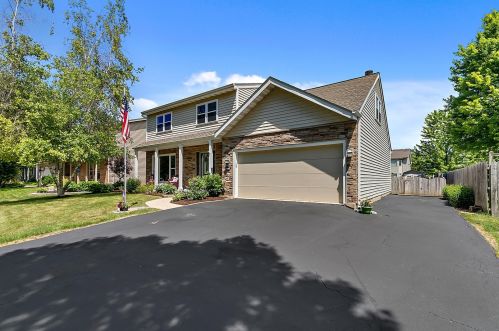 2120 Country Lakes Dr, Naperville, IL 60563-1895