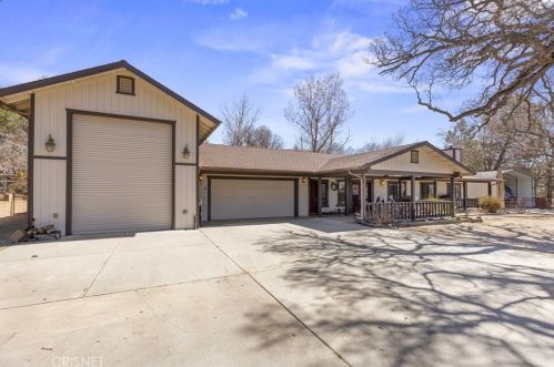 24130 San Juan Dr, Tehachapi, CA 93561-8360