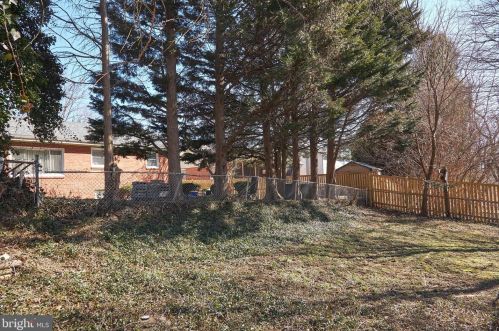 221 Dl Dr, Silver Spring MD 20910-1501 exterior