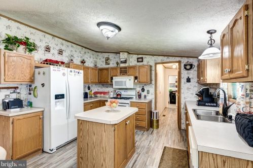 24 Raptor Dr, Hanover PA 17331-8159 exterior