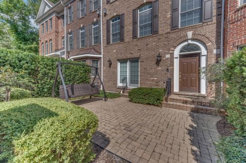 221 Box Car Ave, Naperville, IL 60540-4467