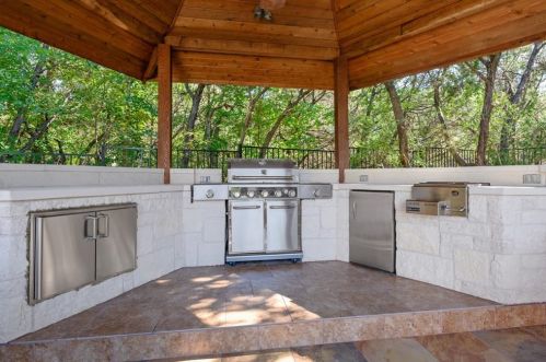 8009 Dark Vly Cv, Austin TX 78737-3520 exterior