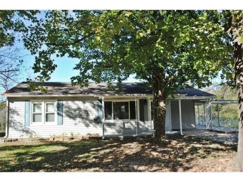 408 11th St, Crocker, MO 65452-8227