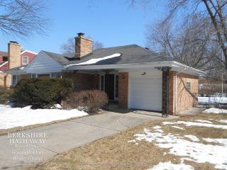 8233 Kenneth Ave, Skokie, IL 60076-2609