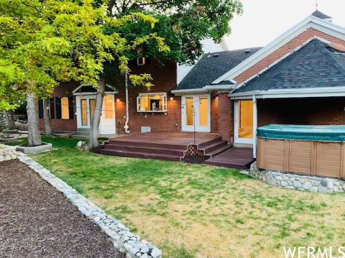 2992 Tracy Dr, Sandy UT 84093-2026 exterior