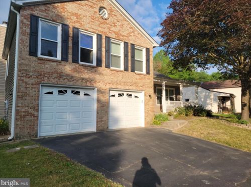 8833 Seacraft Ct, Springfield VA  22153-2113 exterior