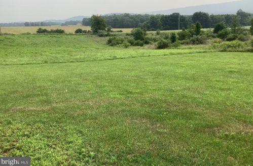 245 Gladiator Way, Hedgesville WV 25427-6578 exterior