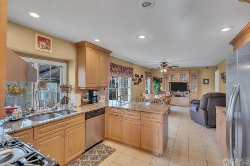 40 Lavender Dr, Princeton NJ  08540-9448 exterior