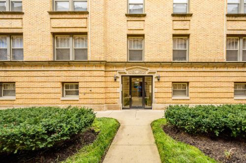 1364 Greenleaf Ave, Chicago, IL 60626-2970
