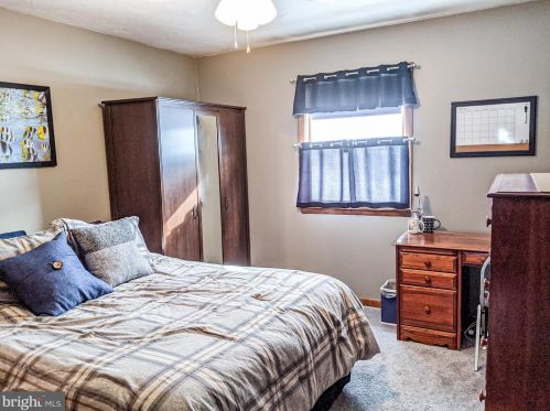 18 Sycamore Ln, Hanover PA 17331-4937 exterior