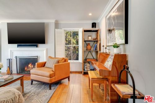 2660 Glenoaks Blvd, Glendale CA  91206-3107 exterior