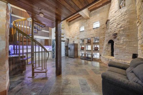 614 Pine Gully Rd, Taylor Lake Village TX  77586-1827 exterior