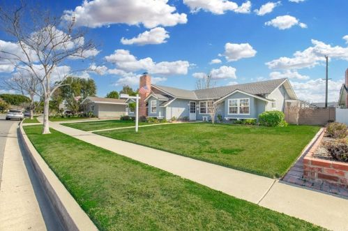 3322 Orangewood Ave, Los Alamitos, CA 90720-3814