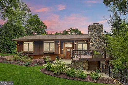 7214 Hickory St, Falls Church, VA 22043-3045