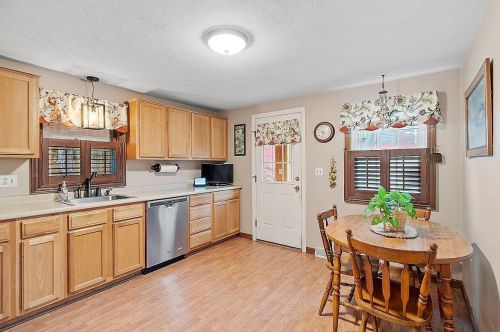 92 Nottingham Dr, Nashua, NH 03062-2176