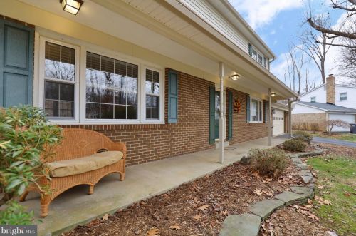 7099 Game Lord Dr, Springfield VA  22153-1312 exterior