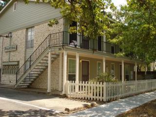 313 41st St, Austin TX  78751-4534 exterior