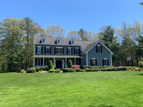 45 Lenihan Ln, Warwick, RI 02818-1144