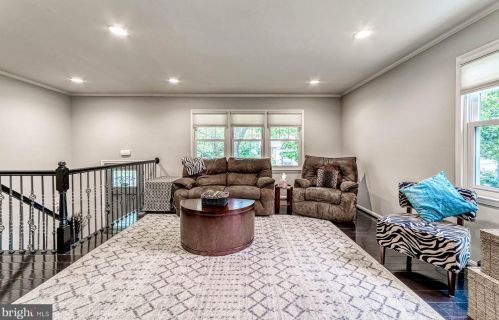 7219 Willow Oak Pl, Springfield VA  22153-1543 exterior