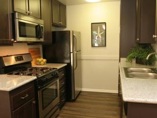 15555 Huntington Village Ln, Huntington Beach CA  92647-3054 exterior