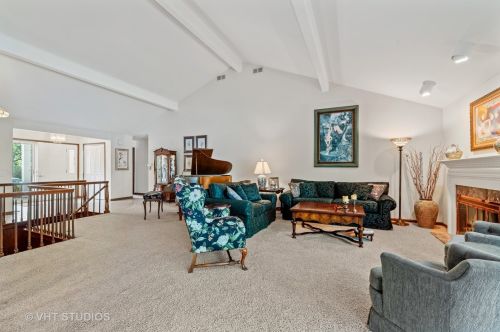 1270 Carol Ln, Bannockburn, IL 60015-2035