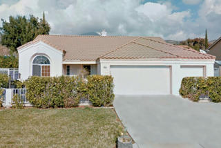 29512 Lochinvar Rd, Highland, CA 92346-5914