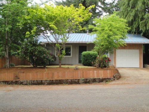 425 Walnut St, Willamina, OR 97396-2817