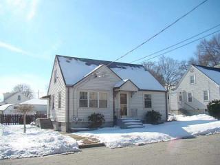 90 Toledo Ave, Pawtucket, RI 02860-4730