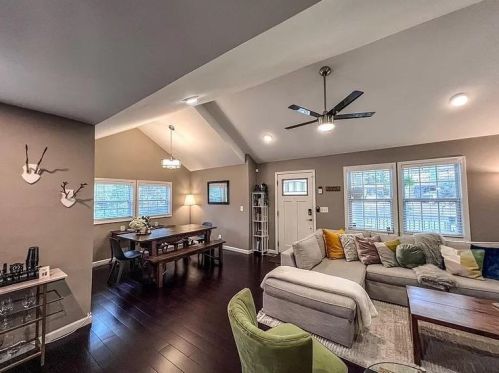 1947 Maywood Pl, Atlanta GA  30318-6372 exterior