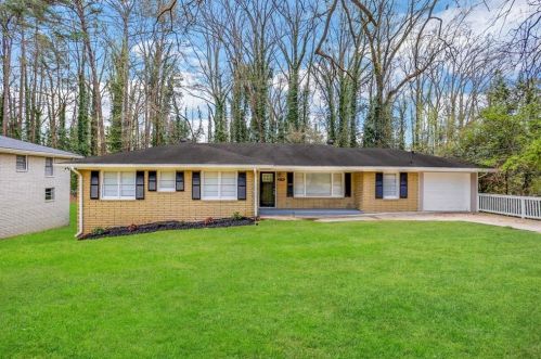 2798 Engle Rd, Atlanta GA  30318-7215 exterior