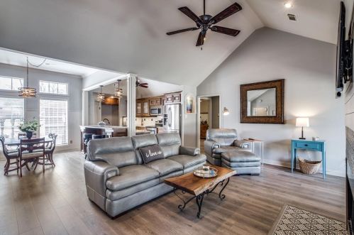 2433 Coachlight Ln, Conroe TX  exterior