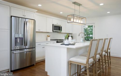 2405 Blue Valley Dr, Silver Spring MD 20904-5206 exterior