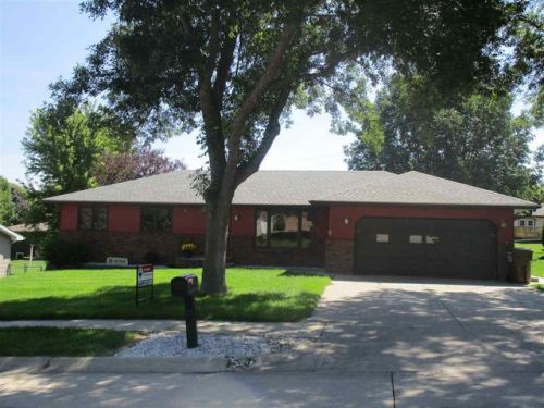 1110 Charolais Dr, Hadar, NE 68701-2566