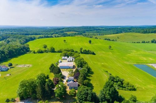 296 Putnam Rd, Pomfret Center, CT 06259-1217