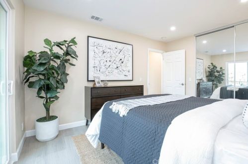 815 Moorside Dr, Glendale CA  91207-1135 exterior
