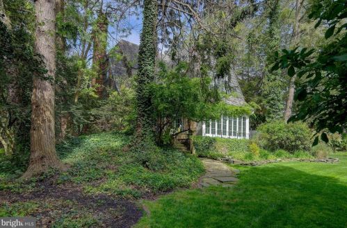 585 Warwick Rd, Haddonfield NJ 08033-3845 exterior