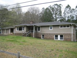 1865 Pucketts Dr, Lilburn, GA 30047-5618