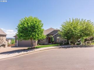 1041 Arrowhead Pl, Dundee, OR 97115-9714