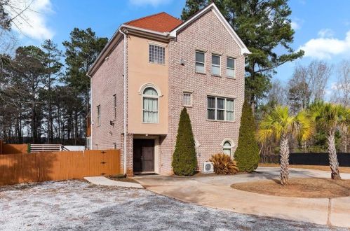 3355 Deevers Ct, Lithonia, GA 30038-2619
