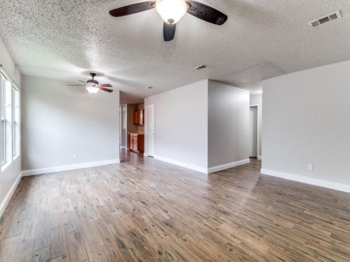 5600 Glenshee Dr, Fort Worth TX  76135-1451 exterior