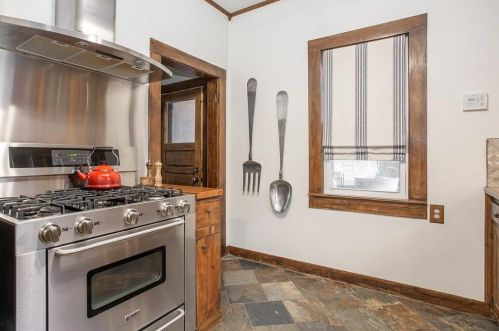 1700 Virginia Pl, Fort Worth TX  76107-3976 exterior