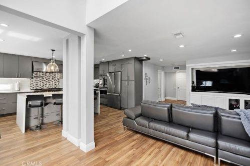 10 Vispera, Irvine CA  92620-2127 exterior