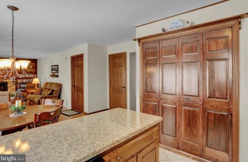 202 Suncrest Rd, Lancaster PA  17601-4835 exterior