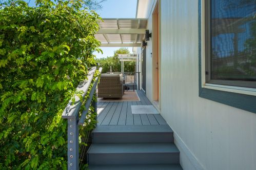 341 Lei Dr, Palm Springs, CA 92264-9036
