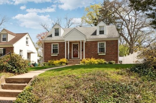 7 Thomas St, Cranford, NJ 07016-3131